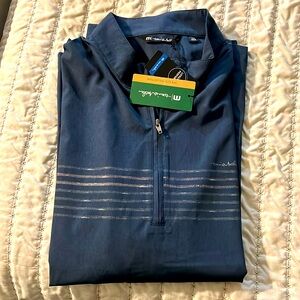 Brand new never worn men’s lightweight quarter zip.